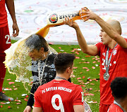 Miuncheno &bdquo;Bayern&ldquo; futbolininkai septintą kartą i&scaron; eilės tapo Vokietijos čempionais.