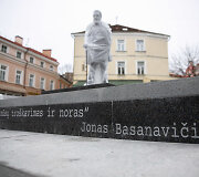 Atidengimo laukiantis paminklas Jonui Basanavičiui 