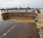 Potvynis siaubia Vietnamą, yra aukų