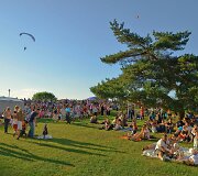 Bir&scaron;tonas kviečia &scaron;vęsti ir linksmintis kartu