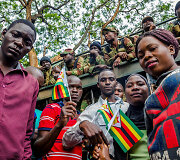 De&scaron;imtys tūkstančių demonstrantų Zimbabvėje reikalauja R.Mugabe atsistatydinimo