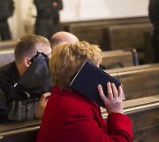 Vienintelė kaltinamųjų suolą papuo&scaron;usi dama Genė &Scaron;iriajeva neigė kaltinimus ir slėpė veidą