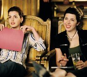 Anne Hathaway filme &bdquo;Princesės dienora&scaron;tis 2. Karali&scaron;kosios sužadėtuvės&ldquo; (2004 m.)