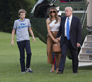 Donaldas Trumpas su žmona Melania ir sūnumi Barronu