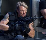 Dolphas Lundgrenas filme &bdquo;Nesunaikinami 3&ldquo;