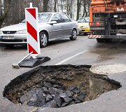 Naugarduko gatvėje atsivėre smegduobė