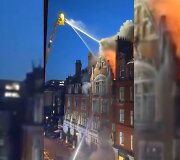 Didelis gaisras nusiaubė prabangų Londono vie&scaron;butį