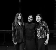 Monica Bellucci, Beata Molytė, Anželika Cholina (de&scaron;inėje)