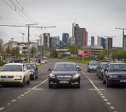 Vingiuojant sostinės dviračių takais...