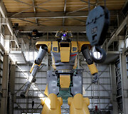 Japonų inžinierius pristatė i&scaron; vidaus valdomą milžini&scaron;ką robotą