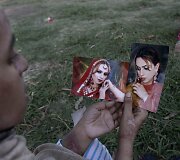 Shamma Maqsood, rūg&scaron;timi ją apipylė vyras, kuriai ji papriekai&scaron;tavo dėl to, kad &scaron;is neturi darbo