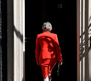 Theresa May paskelbė apie atsistatydinimą