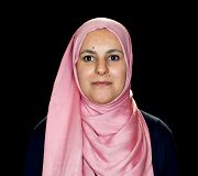 Yosra Boudhrioua i&scaron; Tuniso &bdquo;Atvykusi į Kanadą 2012 metais nekalbėjau angli&scaron;kai, bet dėl integracijos programos dabar baigiu studijas, kad tapčiau mokytoja. Sistema čia tavęs nebando palaužti, o visada siekia tau padėti&ldquo;
