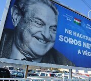 Prie&scaron; George'ą Sorosą nukreipta reklaminė kampanija Vengrijoje
