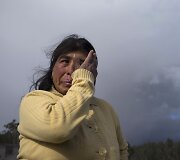 Maria Rosa Mendoza yra priversta evakuotis i&scaron; savo namų ugnikalnio papėdėje