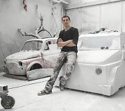 Menininkas Italijoje kuria &bdquo;Fiat 500&ldquo; skulptūrą i&scaron; marmuro