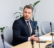 Kastytis Žuromskas ai&scaron;kinasi apie jį į ministrus delegavusios &bdquo;Nemuno au&scaron;ros&ldquo; daromą įtaką jo kuruojamos srities sprendimams, partijos narių galimus pažeidimus statybų ir aplinkosaugos srityse