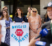 Įspėjamoji protesto akcija, kurioje profesinės sąjungos i&scaron;rei&scaron;kė savo nuomonę apie Teisingumo ministerijos vadovų vykdomą Lietuvos kalėjimų tarnybos direktoriaus Mindaugo Kairio diskreditacijos kampaniją