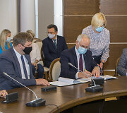 &Scaron;vietimo, mokslo ir sporto ministerijoje pasira&scaron;yta atnaujinta Lietuvos &scaron;vietimo ir mokslo &scaron;akos kolektyvinė sutartis