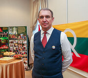 Arvydas Juozaitis laukia rinkimų rezultatų savo &scaron;tabe