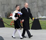 Vladimiras Putinas armėnų genocido 100-ųjų metinių minėjime.