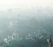 Vilnius paniręs į melsvą rūką