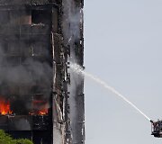 Gaisras payčiais apėmė 27 auk&scaron;tų daugiabutį vakarų Londone