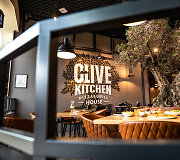 Garsus &scaron;efas įvertino Vilniuje duris atvėrusį restoraną &bdquo;Olive Kitchen&ldquo;