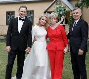 Viktorija Pranckietytė ir Mantvidas Žalėnas su nuotakos tėvais Irena bei Viktoru Pranckiečiais