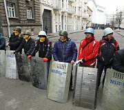 Protestuotojai prie prezidento administracijos pastato