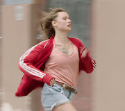 Elena Jak&scaron;taitė filme &bdquo;Bėgikė&ldquo;