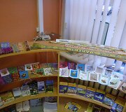 Lazdijų TIC prekiaujama vietos amatininkų kūriniais.