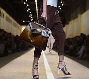 &bdquo;Fendi&ldquo; 2015 m. pavasario-vasaros kolekcija Milane.