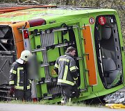 Vokietijoje greitkelyje apvirto &bdquo;Flixbus&ldquo; autobusas