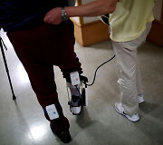 Senstančioje Japonijoje senelių priežiūrai pasitelkiami robotai