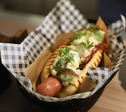 &bdquo;ManGi Hot Dogs&ldquo; de&scaron;rainis