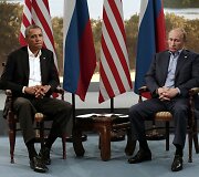 JAV prezidentas Barackas Obama ir Rusijos prezidentas Vladimiras Putinas susikrimtusiais veidais