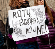 Prie Lenkijos ambasados &ndash; akcija prie&scaron; abortų uždraudimą