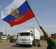 Rusijos &bdquo;humanitarinės pagalbos&ldquo; sunkvežimiai be leidimo įvažiavo į Ukrainos teritoriją.