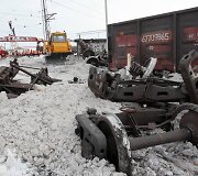 Sibire nuo bėgių nuriedėjo traukinys
