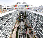 Didžiausias pasaulyje kruizinis laivas &bdquo;Symphony of the Seas&ldquo;