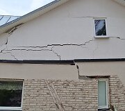 Pasvalyje po namu atsivėrė smegduobė