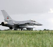 NATO bazėje nusileido &scaron;e&scaron;i Portugalijos naikintuvai F-16