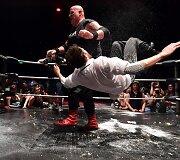 &bdquo;Hoodslam&ldquo; &ndash; beproti&scaron;kaiusias ir ne&scaron;vankiausias Oklando amerikieti&scaron;kų imtynių vakaras