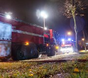 Ugniagesiai Utenoje gesina degančias padangas