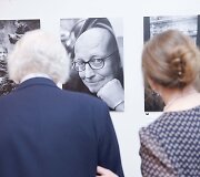 Parodos &bdquo;100 tikrų žmonių portretų&ldquo; akimirka