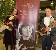 Varėnoje baigėsi jau de&scaron;imtasis žymios kra&scaron;tietės, i&scaron; Senosios Varėnos kilusios režisierės Dalios Tamulevičiūtės profesionalių teatrų festivalis.