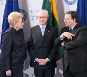 3-iasis Rytų partnerystės vir&scaron;ūnių susitikimas &bdquo;Litexpo&ldquo; parodų rūmuose Vilniuje. Prezidentė Dalia Grybauskaitė su Europos Vadovų Tarybos Pirmininku Hermanu Van Rompuy, Europos Komisijos Pirmininku Jos&eacute; Manueliu Barroso.