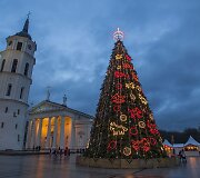 Kalėdų miestelis Katedros aik&scaron;tėje.