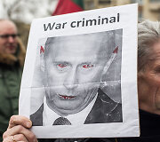 Protestuotojai prie Rusijos ambasados 